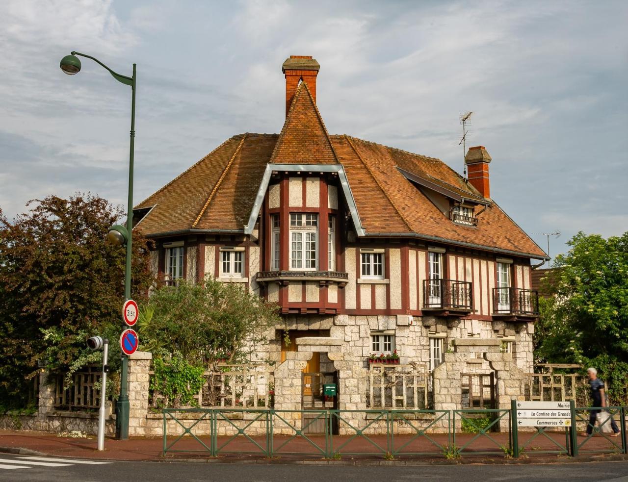 Apakabar Homestay - Proche Gare Melun, Parking Prive, Netflix La Rochette  Εξωτερικό φωτογραφία