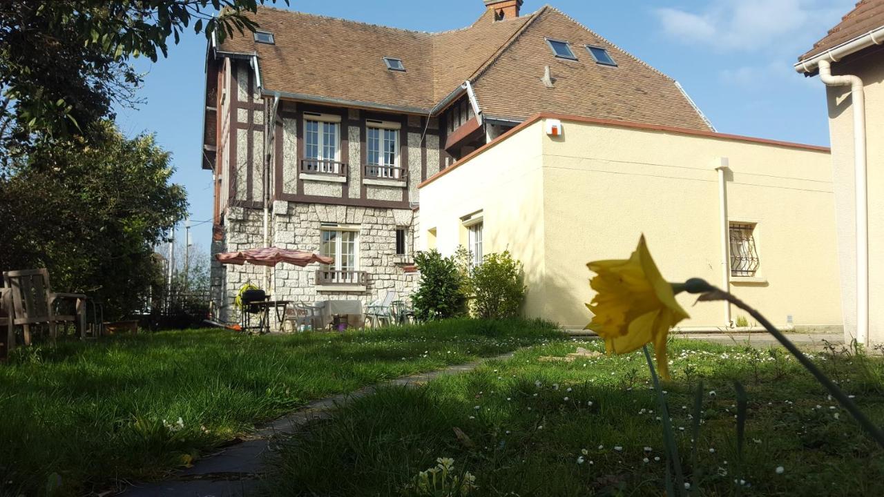 Apakabar Homestay - Proche Gare Melun, Parking Prive, Netflix La Rochette  Εξωτερικό φωτογραφία